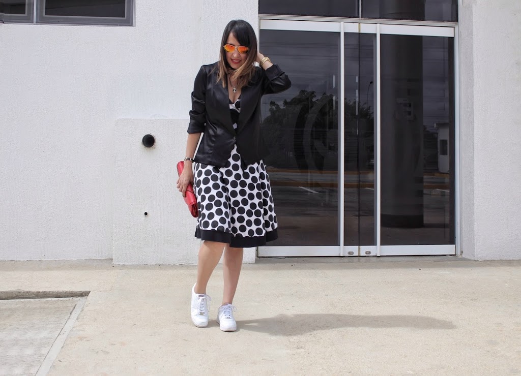 Vestido Polka Dots con tenis