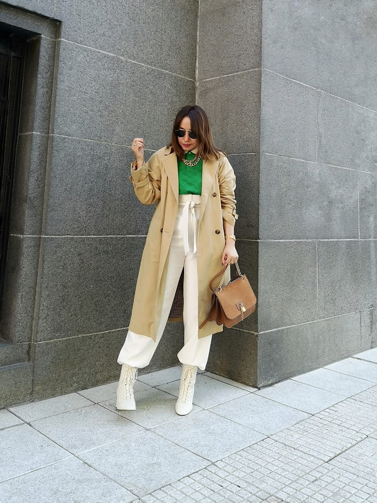 Gabardina Camel-Toque color tendencia Verde Esmeralda Gabardina Camel-Toque color tendencia Verde Esmeralda