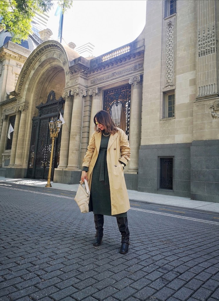 Look con vestido de punto verde Kaki-Gabardina Camel-Look Zara Gabardina-Look Zara