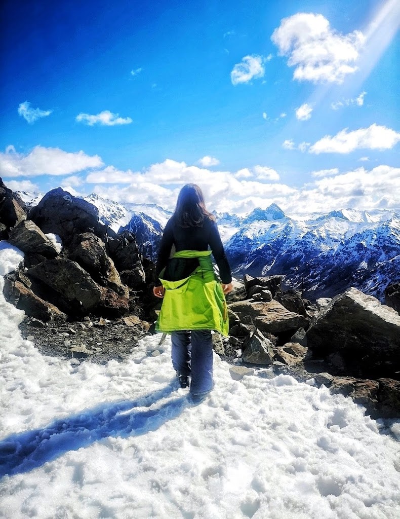Refugio-Lynch-Cerro-Catedral-Cordillera-de-los-Andes