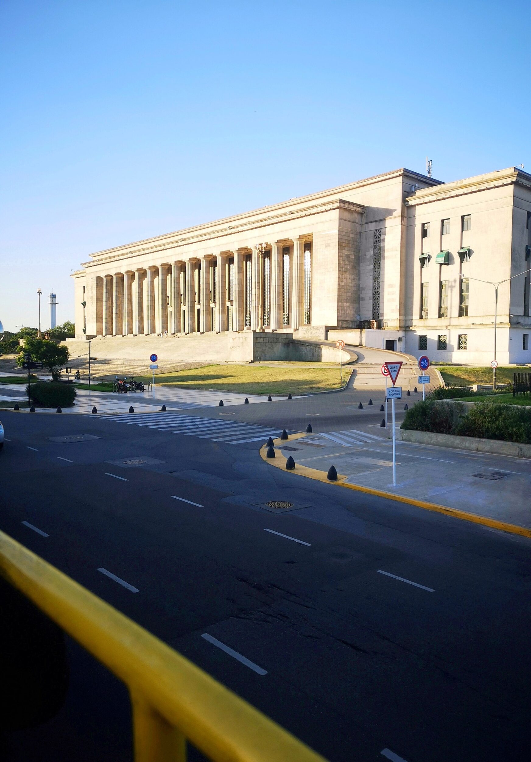 FACULTAD DE DERECHO DE BUENOS AIRES desde el Bus Turístico de Buenos Aires