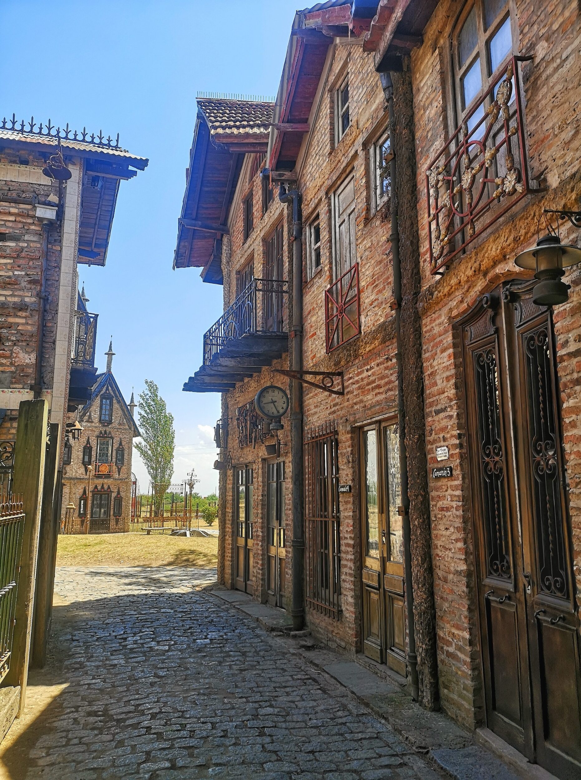  Callecitas de piedra y construcciones llenas de sueños en Campanopolis