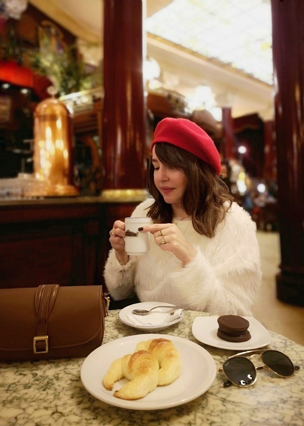 XiomaraTouc-en-el-Gran-Cafe-Tortoni-de-Buenos-Aires