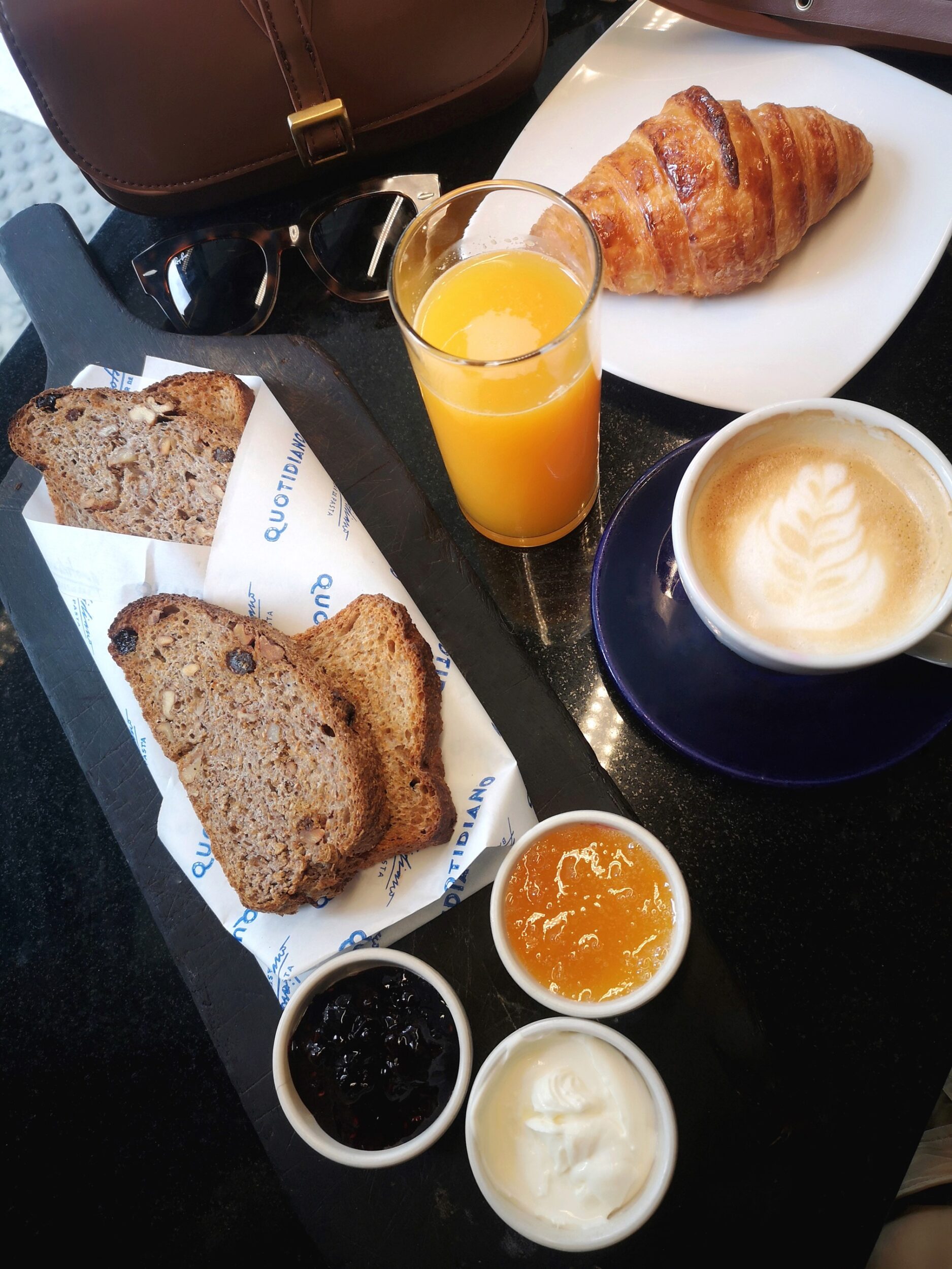 Desayuno Quotidiano. Il Quotidiano Bar de Pastas en Argentina
