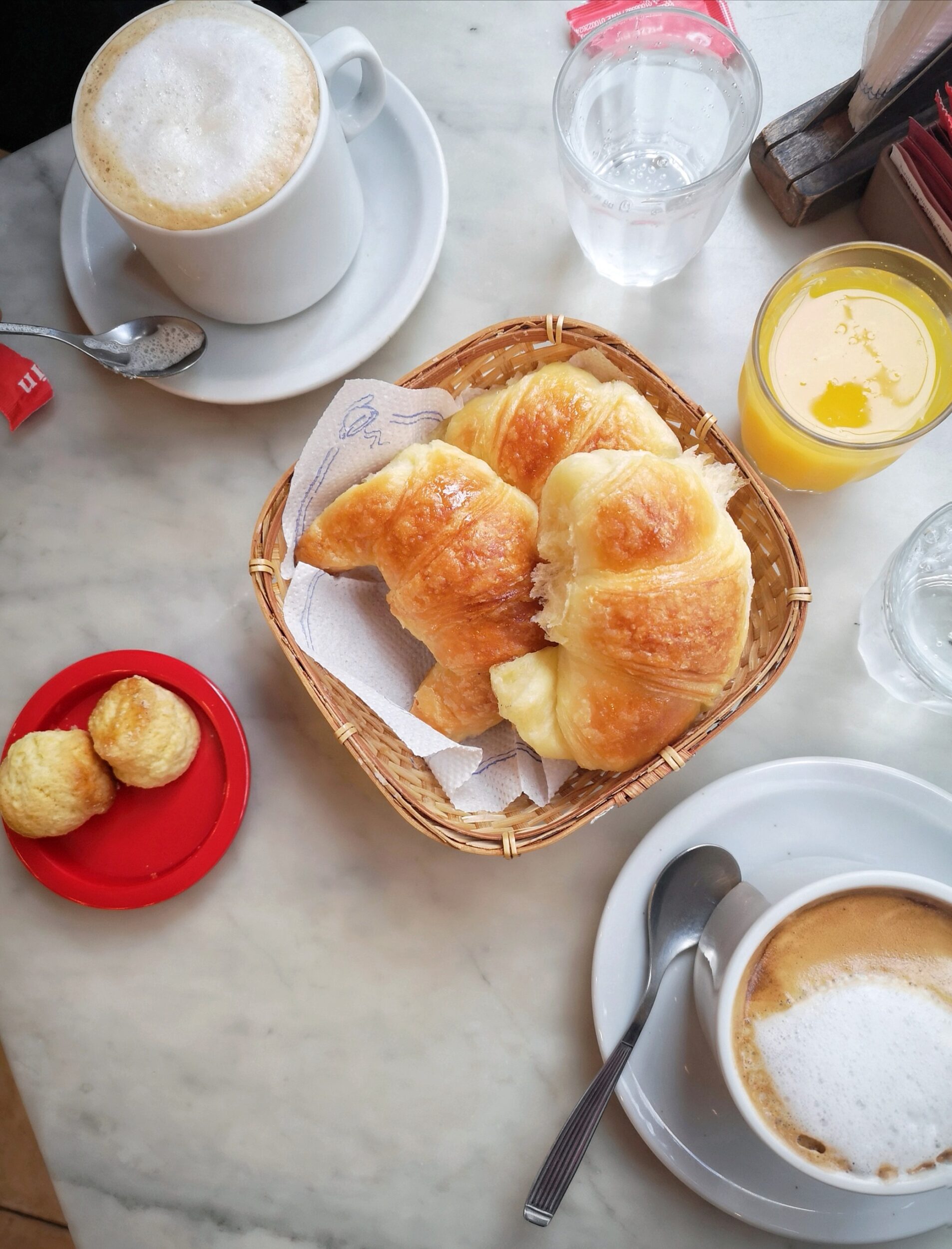 Medialunas-Un desayuno tradicional Argentino