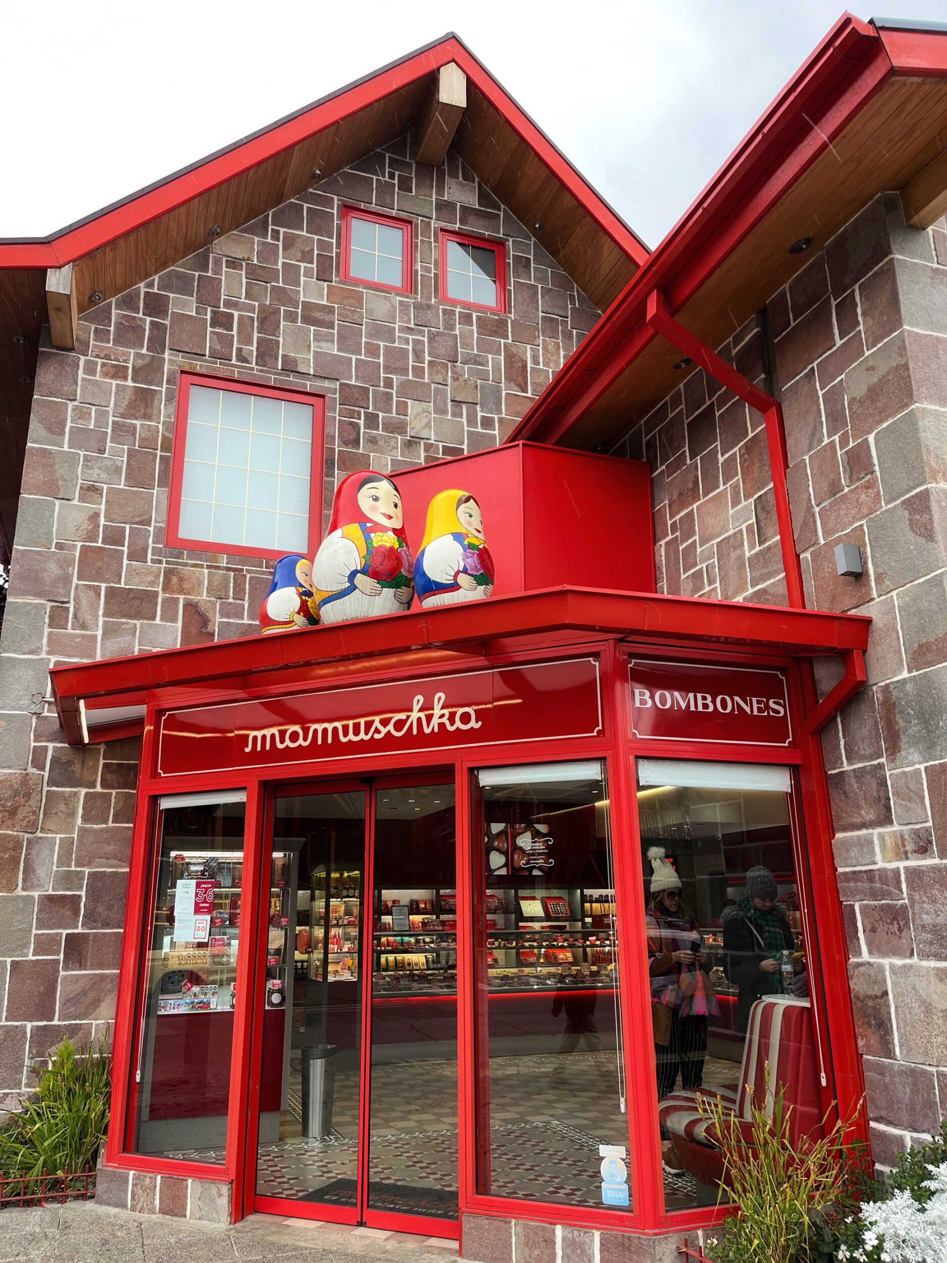 La emblematica Heladería y chocolateria Artesanal Mamuschka en San Martin-Patagonia Argentina