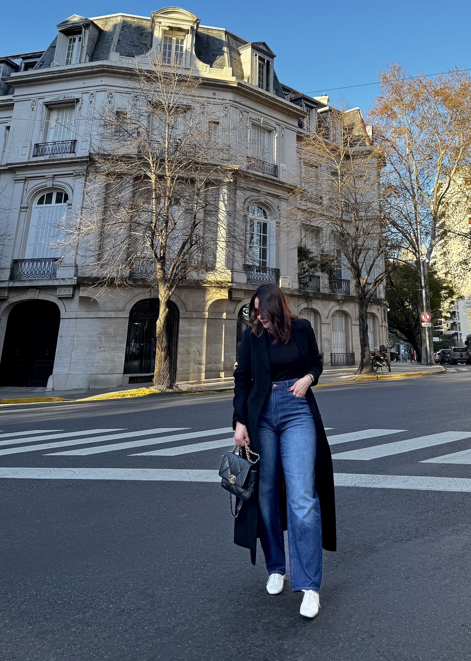 Detalles del adjunto Look-llevando-barrel-jeans-de-HM-Tendencias.jpeg 